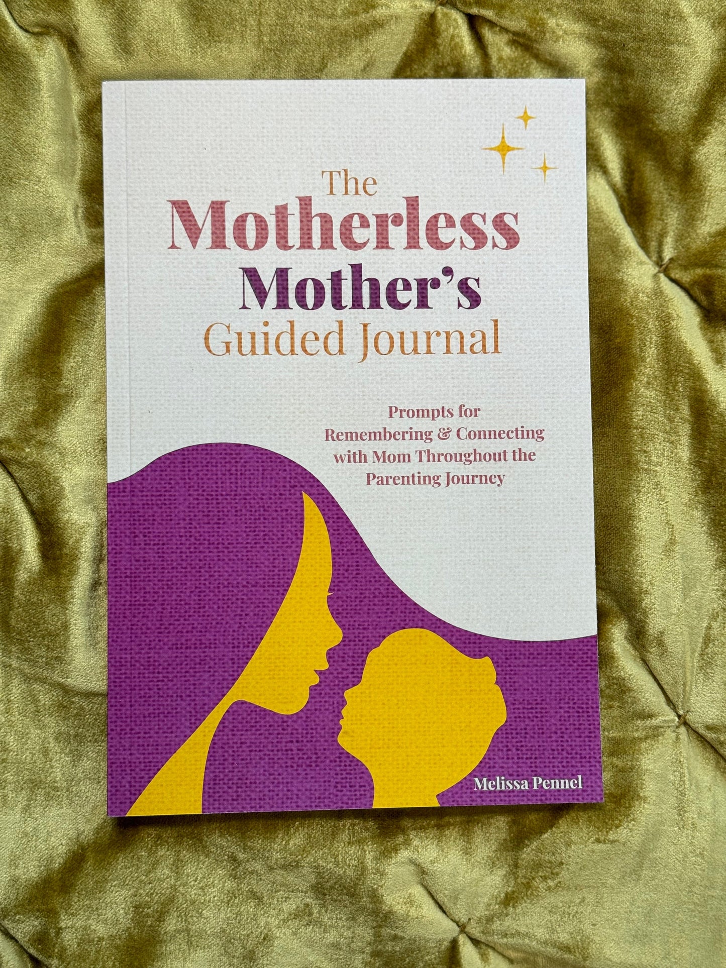 The Motherless Mother's Guided Journal: Prompts for Remembering and Connecting with Mom Throughout the Parenting Journey